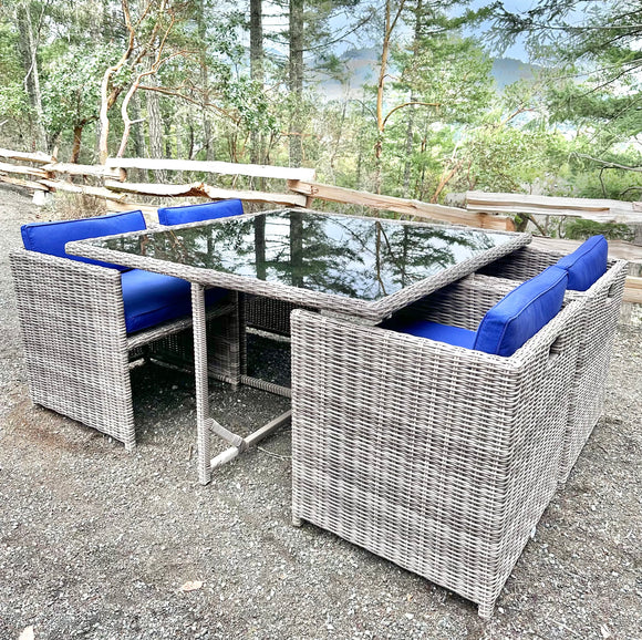 Monarch ~ Hideaway ~ 4 seat Table and Chairs